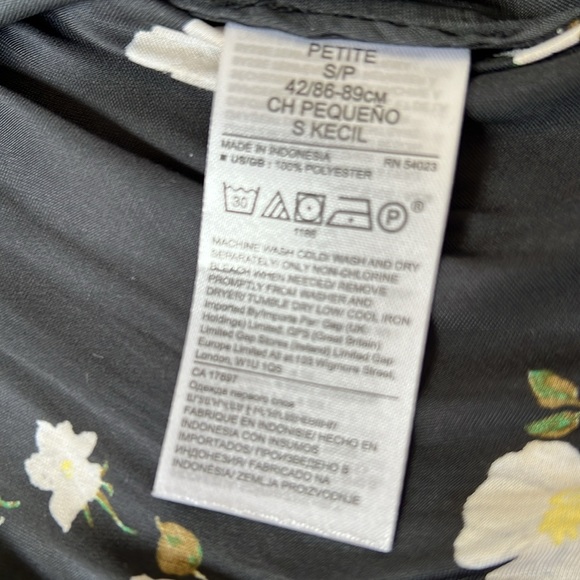 EUC Banana Republic sleeveless flutter sleeve top size Small - Picture 5 of 7